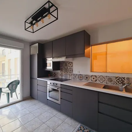 Spacieux, Centre Ville, 2 Chambres, Parking, Proche Toutes Commodites - Fr-1-485-122 * Les Sables-dʼOlonne