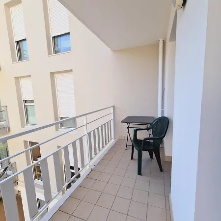 Spacieux, Centre Ville, 2 Chambres, Parking, Proche Toutes Commodites - Fr-1-485-122 * Les Sables-dʼOlonne